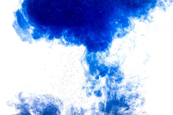 Uma Nuvem Tinta Azul Libertada Água Limpa Isolar Fundo Branco — Fotografia de Stock