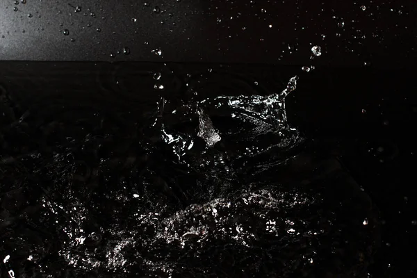 Víz Splash Fekete Elszigetelt Háttér — Stock Fotó