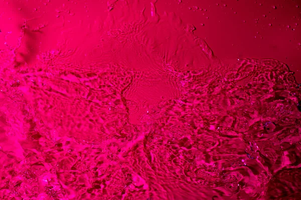 Бризки Води Червоному Тлі Абстрактні Шпалери — стокове фото