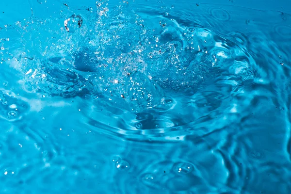 Wasserspritzer Auf Blauem Hintergrund Abstrakte Tapete — Stockfoto