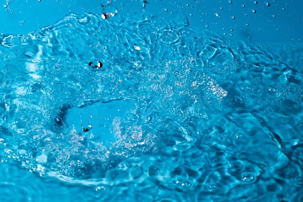 Plons Water Een Blauwe Achtergrond Abstract Behang — Stockfoto