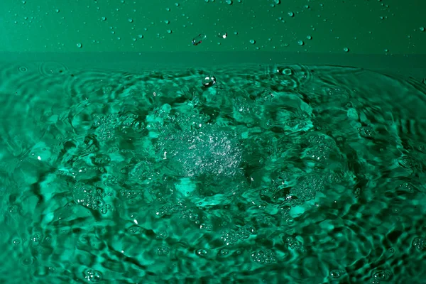 Salpicadura Agua Sobre Fondo Negro Aislado — Foto de Stock