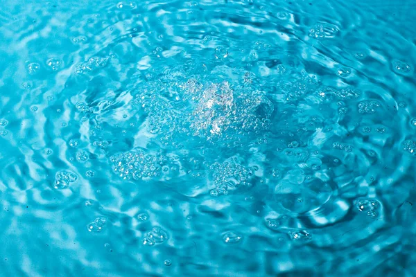 Wasserspritzer Auf Blauem Hintergrund Abstrakte Tapete — Stockfoto