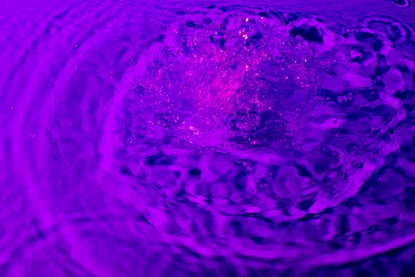 Éclaboussure Eau Dans Lumière Lilas Papier Peint Abstrait — Photo