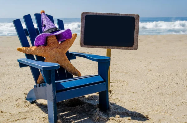 Halloween Achtergrond Met Zeester Witch Hoeden Met Zwarte Bord Het — Stockfoto