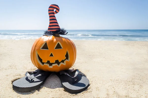 Achtergrond Van Het Strand Oceaan Happy Halloween Met Pompoen Witch — Stockfoto