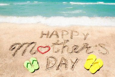 El yazısı ile Happy Mothers gün plaj arka plan