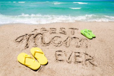 El yazısı ile Happy Mothers gün plaj arka plan Be