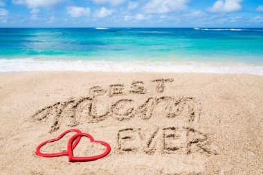 El yazısı ile Happy Mothers gün plaj arka plan Be