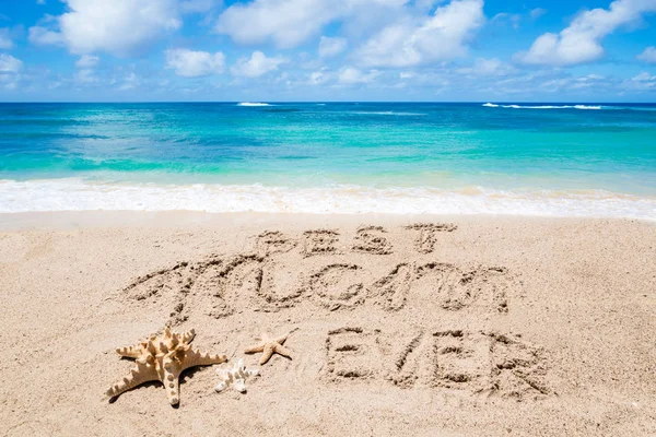 Szczęśliwy dzień matki plaża tło z odręcznie napisu be — Zdjęcie stockowe