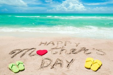El yazısı ile Happy Mothers gün plaj arka plan
