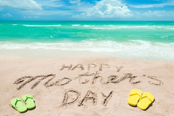 El yazısı ile Happy Mothers gün plaj arka plan Stok Fotoğraf