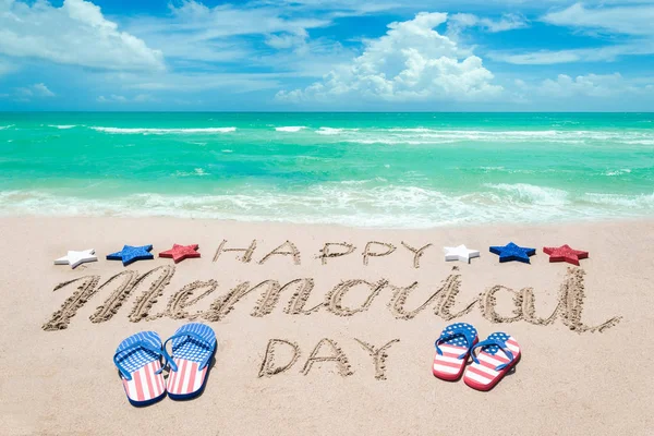 Memorial Day bakgrund på stranden nära Ocean — Stockfoto
