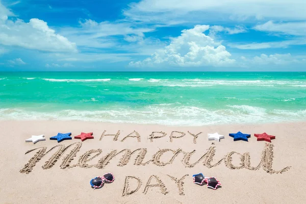 Memorial Day bakgrund på stranden nära Ocean — Stockfoto