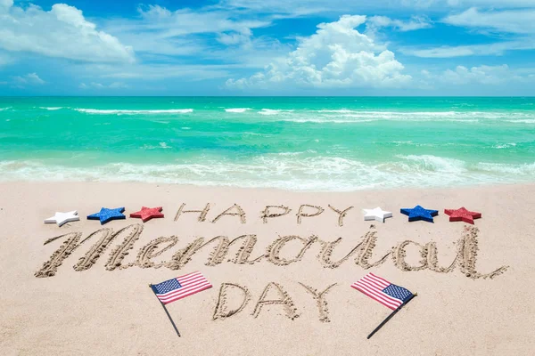 Memorial Day bakgrund på stranden nära Ocean — Stockfoto