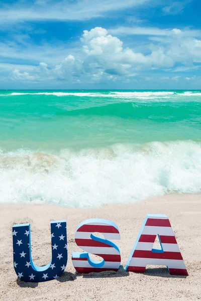 Patriotiska Usa bakgrund på sandstranden — Stockfoto