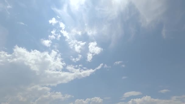 Hermoso Cielo Azul Con Nubes Día Verano Naturaleza Cielo Fondo — Vídeos de Stock