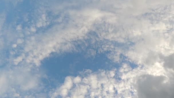 Movimiento Las Nubes Hermoso Cielo Azul Con Luz Del Sol — Vídeos de Stock