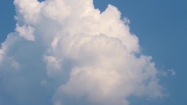 Movimiento Las Nubes Hermoso Cielo Azul Con Luz Del Sol — Vídeos de Stock