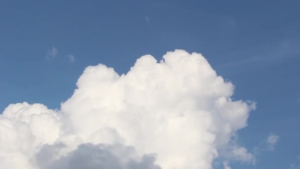 Die Bewegung Der Wolken Schönen Blauen Himmel Mit Sonnenlicht Sommertag — Stockvideo