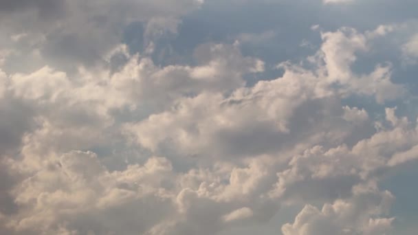 Movimiento Las Nubes Hermoso Cielo Azul Con Luz Del Sol — Vídeos de Stock