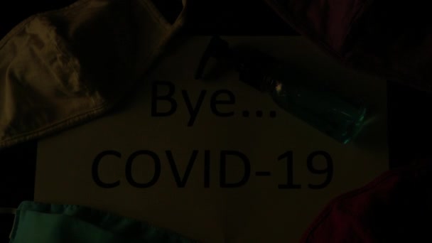Světlo Svítí Papír Nápisem Bye Covid19 Koncept Rozloučit Pandemií Viru — Stock video