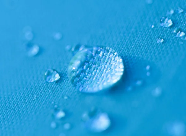 Крупный План Капли Воды Синем Фоне — стоковое фото