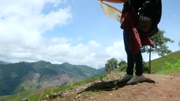 Voyage Femme Sac Dos Avec Carte Détente Plein Air Pendant — Video