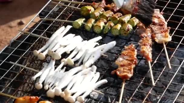 Bbq Yunnan Style Jako Maso Oliheň Houba Vepřové Grilování Dřevěném — Stock video