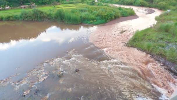 Paysage Des Courants Coule Après Pluie Dans Campagne Vue Dessus — Video