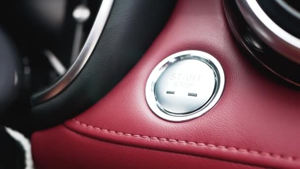 Fechar Dedo Pressionando Botão Para Ligar Motor Carro — Vídeo de Stock
