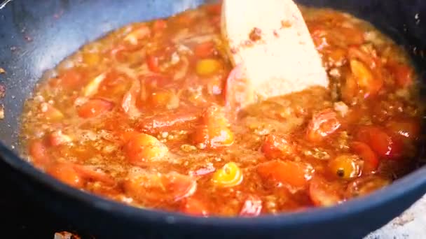 Închiderea Roșiilor Gătit Cotletelor Porc Pasta Roșie Curry Tigaie Nam — Videoclip de stoc