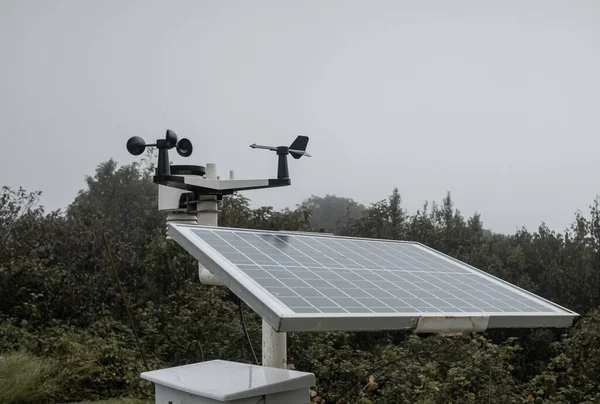 Instrumento Meteorológico Para Medir Velocidade Vento Temperatura Umidade Sistema Células — Fotografia de Stock