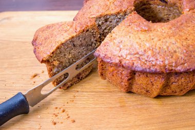 Pastayı evde pişirilir. Ev yapımı ekmek pasta, tatlı kurabiye, cupcake