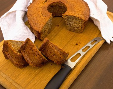 Pastayı evde pişirilir. Ev yapımı ekmek pasta, tatlı kurabiye, cupcake