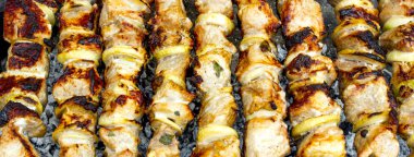 Barbekü domuz eti yanıyor