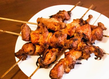 Barbekü domuz eti yanıyor