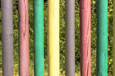 Çok renkli renkli ahşap çit