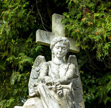 Muzdarip bir melek heykeli