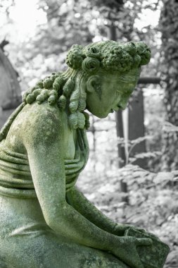 Muzdarip bir melek heykeli