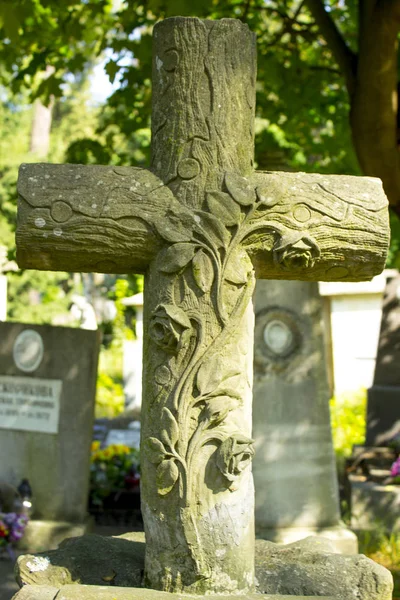 墓地上的老十字架 — 图库照片