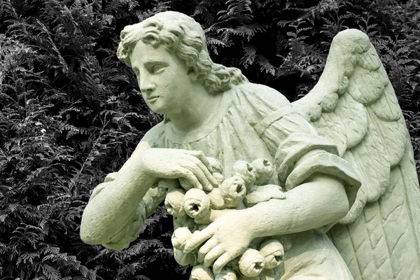 苦しむ天使の像 — ストック写真