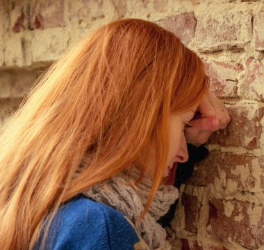 Kavramı depresyon. Kız erkek arkadaşıyla ayrıldı