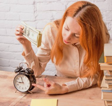 Güzellik. Para. Zaman. Zaman, para ve güzellik başarı kavramı bağlıdır