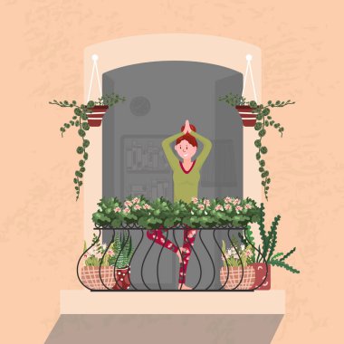 Kadınlar uzak durur ve balkonda yoga çalışırlar. Kız karantina sırasında evde kalır ve Asana 'yı yapar. Sağlıklı bir yaşam için iyi bir egzersiz. Teras 'ta ev bitkisiyle fiziksel egzersiz.
