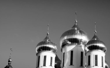 Altın Kubbe metal ile kiliselerin haçlar