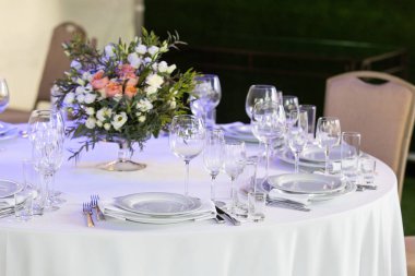 Restoranda masa ayarı. Ziyafet Seçici odak için hazırlık.