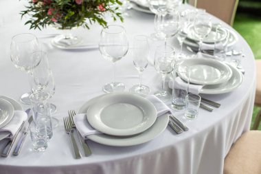 Restoranda masa ayarı. Ziyafet Seçici odak için hazırlık.