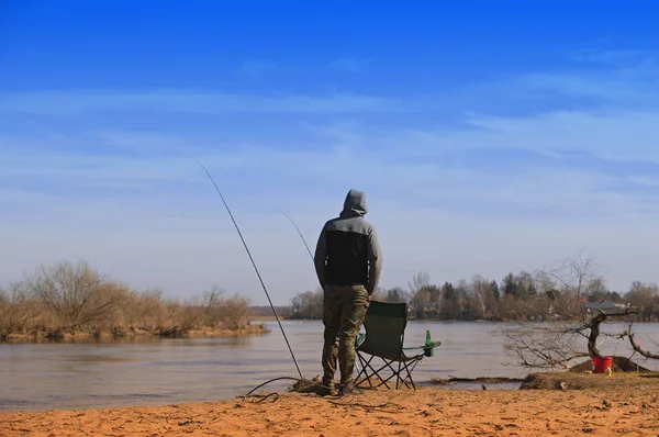 Hombre Pescando Lago Primavera —  Fotos de Stock