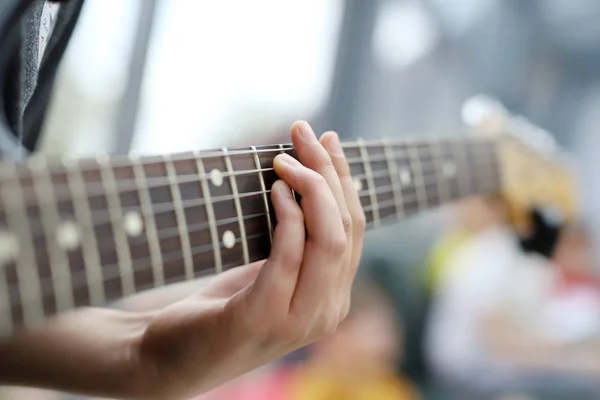 Tocando Guitarra Músico — Fotografia de Stock